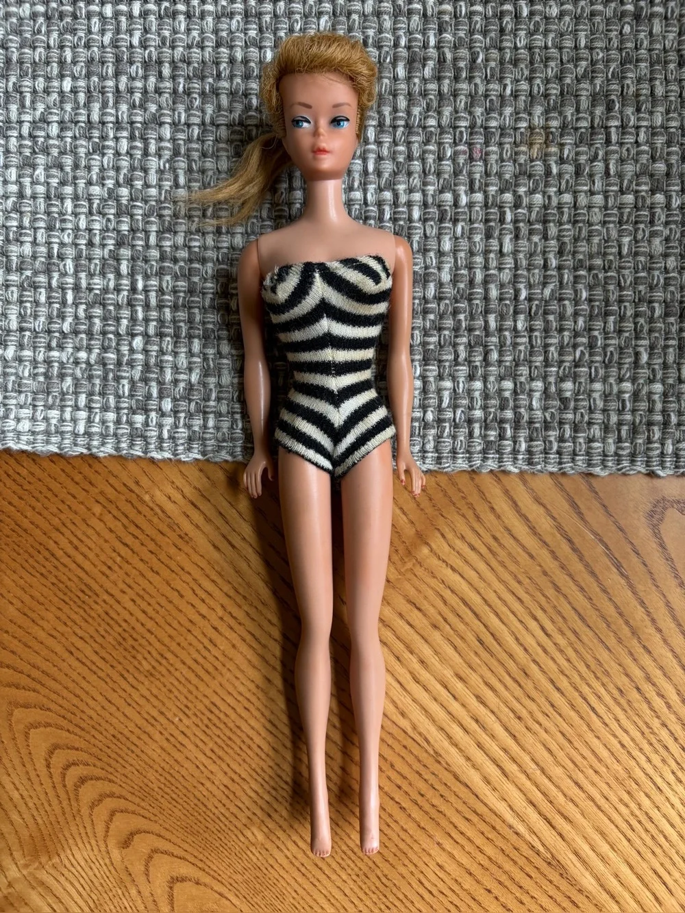 #8 Vintage Barbie no green ear With Nighty Negligee Set #965